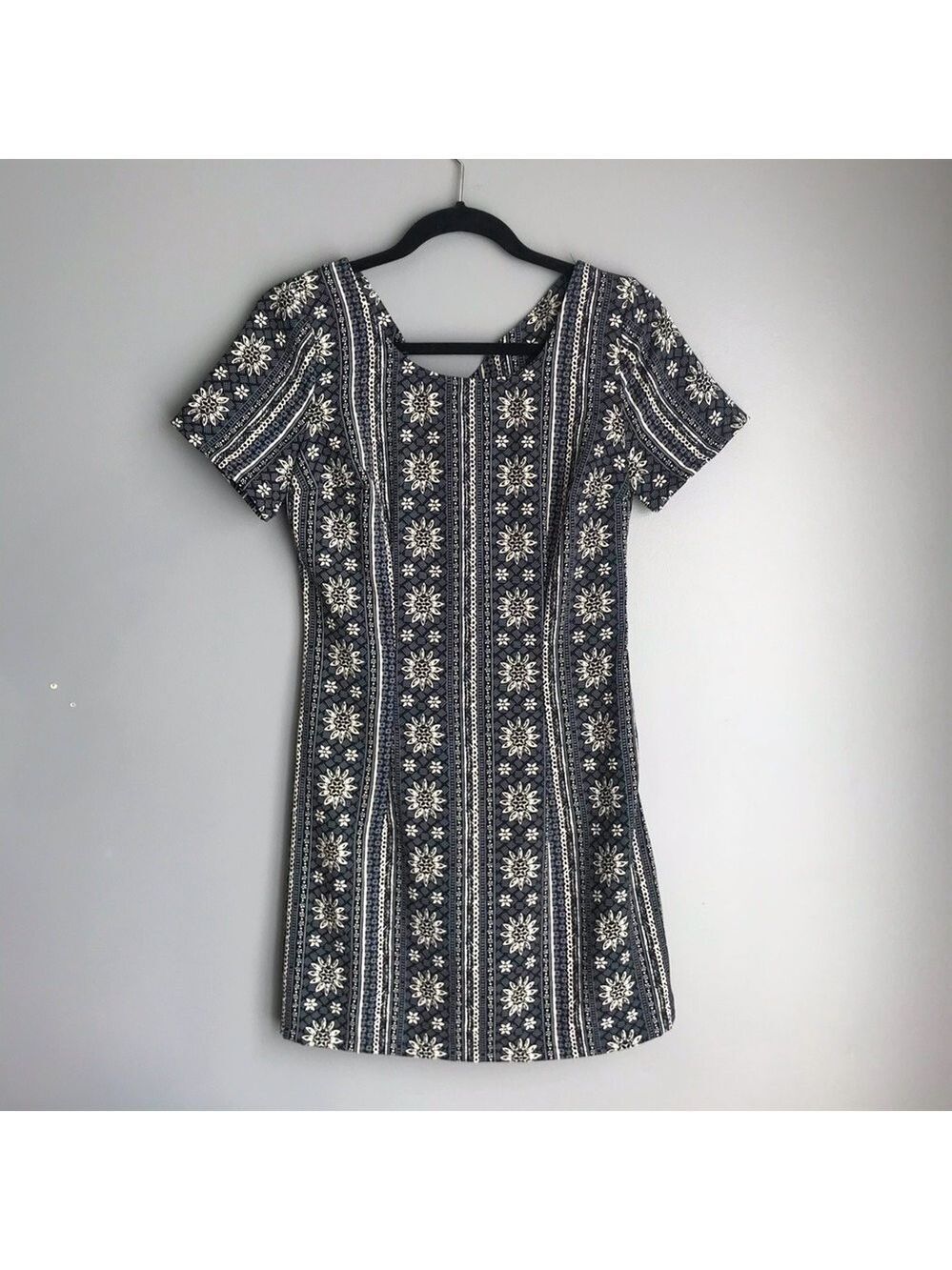 Hollister Border Print Mini Dress With Cross Back Size Small - Picture 4 of 10